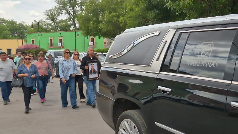 Funeral maestra Lucía Guadalupe en Allende